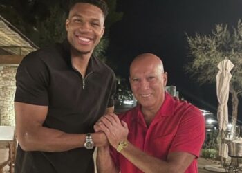 Συνάντηση……γιγάντων: Αντετοκούνμπο και Γκάλης με το τρόπαιο του NBA