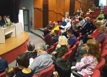 «Συνομιλώντας με τον 20ο αιώνα»: Παρουσιάστηκε στην Πτολεμαΐδα και προκάλεσε δέος, το βιβλίο του Γιώργου Λιάνη