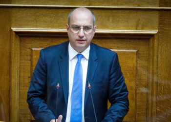 Οικονόμου: Οι ανεμβολίαστοι υγειονομικοί θα επιστρέφουν στη θέση τους μια μέρα μετά την 1η δόση εμβολίου