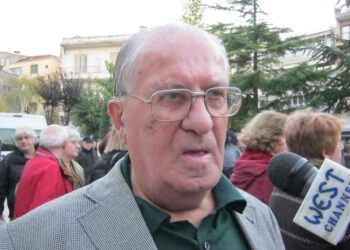 Οινόη Καστοριάς: Πρωτότυπη τελετή προς τιμήν δεκαοχτώ (18) ΑΓΝΟΗΜΕΝΩΝ ΗΡΩΩΝ του χωριού – Γράφει ο Στάθης Πελαγίδης