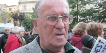 Οινόη Καστοριάς: Πρωτότυπη τελετή προς τιμήν δεκαοχτώ (18) ΑΓΝΟΗΜΕΝΩΝ ΗΡΩΩΝ του χωριού – Γράφει ο Στάθης Πελαγίδης