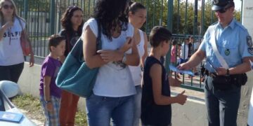 Διανομή ενημερωτικών φυλλαδίων στα Δημοτικά σχολεία από την Τροχαία