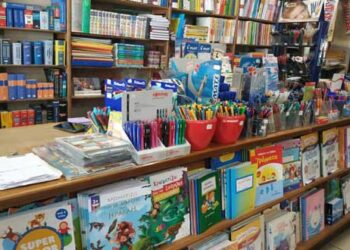 Πτολεμαΐδα: Στις ίδιες τιμές τα σχολικά είδη εφέτος – Αυξημένη η κίνηση στα βιβλιοπωλεία