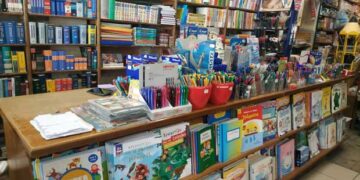 Πτολεμαΐδα: Στις ίδιες τιμές τα σχολικά είδη εφέτος – Αυξημένη η κίνηση στα βιβλιοπωλεία