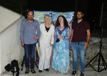 Βραβείο καλύτερης ταινίας μικρού μήκους στην ταινία του Νίκου Κουρού «Δεν υπάρχει οξυγόνο», στο 12ο Διεθνές Κινηματογραφικό Φεστιβάλ ”Γέφυρες”