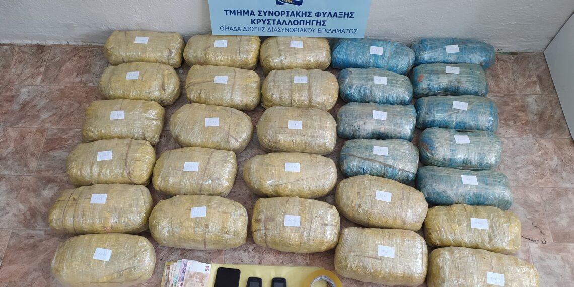 Φλώρινα: Μπήκαν παράνομα πεζοί στη χώρα «φορτωμένοι» με 3 σάκους 29 κιλών κάνναβης