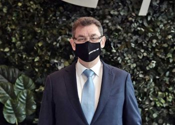 Κορωνοϊός – Μπουρλά στη Le Figaro: Είμαστε σε καλή θέση για να πάρουμε τις ζωές μας πίσω την άνοιξη