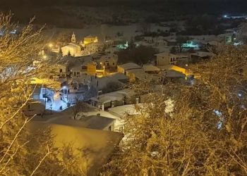 Πανέμορφη, νυχτερινή, χιονισμένη Βλάστη από ψηλά!