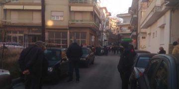 Χαμός στην Κοζάνη για ένα PCR- Δεν βρίσκουν ραντεβού στα διαγνωστικά κέντρα- Ουρές και για rapid test σε κεντρική πλατεία- ΕΟΔΥ