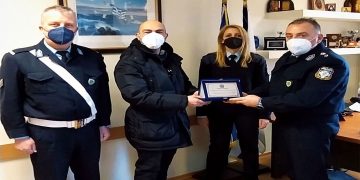 Τροχαία Κοζάνης: Δώρισε  ένα παιδικό κάθισμα αυτοκινήτου στο πρώτο παιδί που γεννήθηκε το έτος 2022 στην πόλη της Κοζάνης