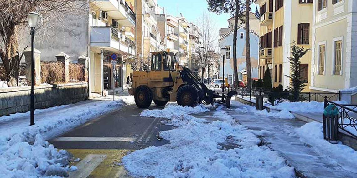 Απομακρύνεται το χιόνι από τους δρόμους της Φλώρινας
