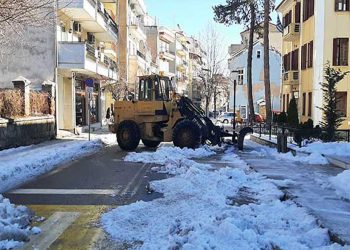 Απομακρύνεται το χιόνι από τους δρόμους της Φλώρινας
