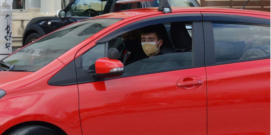 «Πιάνει» τιμόνι ο πρώτος 17άρης οδηγός- Μ. Παπαδόπουλος: “Πιστεύουμε στους νέους ανθρώπους”