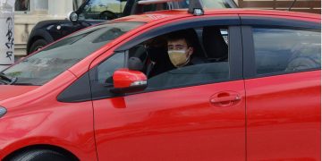 «Πιάνει» τιμόνι ο πρώτος 17άρης οδηγός- Μ. Παπαδόπουλος: “Πιστεύουμε στους νέους ανθρώπους”