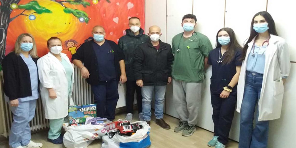 Παιχνίδια στην παιδιατρική του Μαμάτσειου δώρισε η Ένωση Στρατιωτικών ΠΕ Κοζάνης