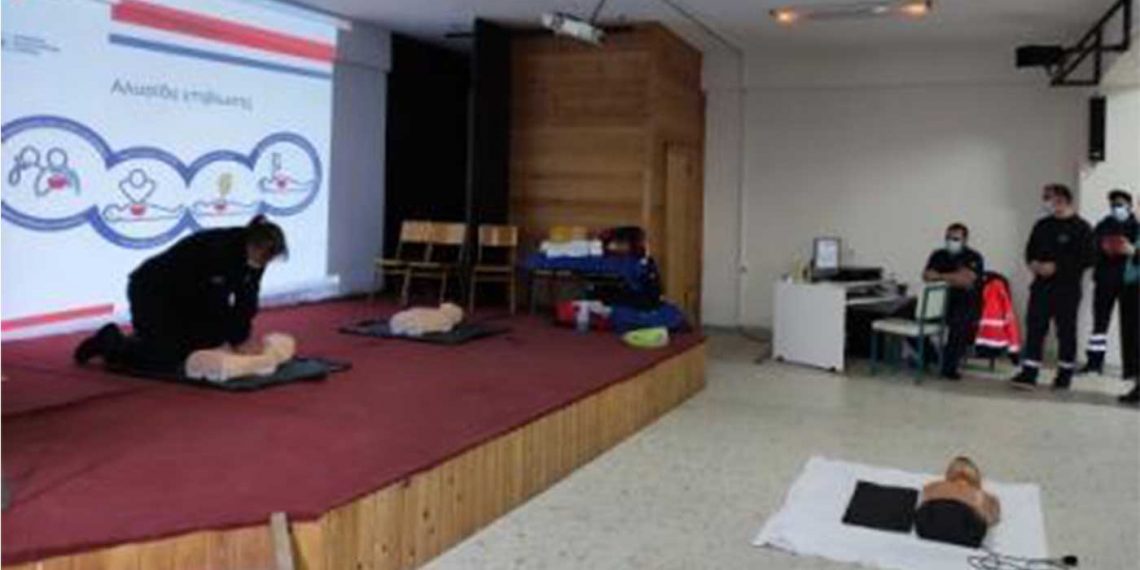 Ενημέρωση των μαθητών του τομέα Υγείας, Πρόνοιας & Ευεξίας και της Τάξης Υποδοχής του ΕΠΑ.Λ Σερβίων για την Καρδιοπνευμονική Αναζωογόνηση (ΚΑΡΠΑ) και τη χρήση του απινιδωτή
