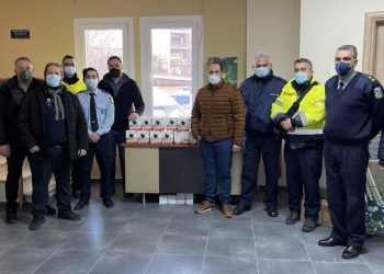 3.000 μάσκες υψηλής προστασίας παραδόθηκαν σε υπηρεσίες της Διεύθυνσης Αστυνομίας Κοζάνης, από την Ένωση Αστυνομικών Υπαλλήλων, χορηγία εταιρειών