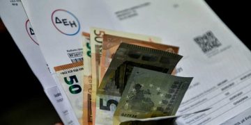 Νέα μέτρα στήριξης για νοικοκυριά και επιχειρήσεις λόγω των αυξήσεων σε ρεύμα και φυσικό αέριο