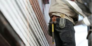 Στο Εξοικονομώ κατ’ οίκον και οι σεισμόπληκτες επιχειρήσεις