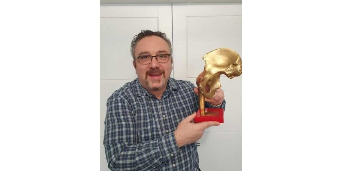 Βραβείο “Χρυσού Ισχίου” για τον Χειρούργο Ορθοπεδικό από την Πτολεμαΐδα Αντώνη Παπαδόπουλο, σε νοσοκομείο της Σκωτίας