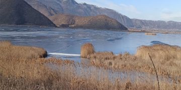 Παγωμένη και η λίμνη Χειμαδίτιδα (Φωτογραφίες)