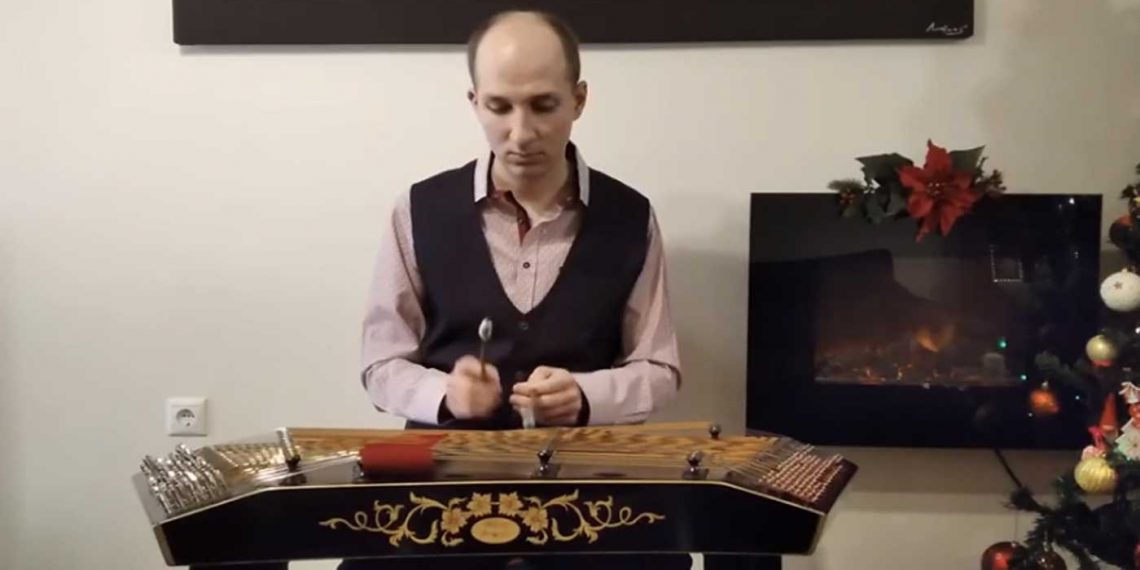 Τα κάλαντα των Φώτων παιγμένα στο Σαντούρι -VIDEO