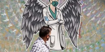 Γιατί δεν πρέπει να κολλήσει κάποιος εσκεμμένα τη μετάλλαξη Ομικρον -5 λόγοι, προειδοποιούν οι ειδικοί