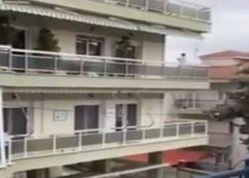 Ασθενής χιονόπτωση στην πόλη της Κοζάνης (βίντεο)