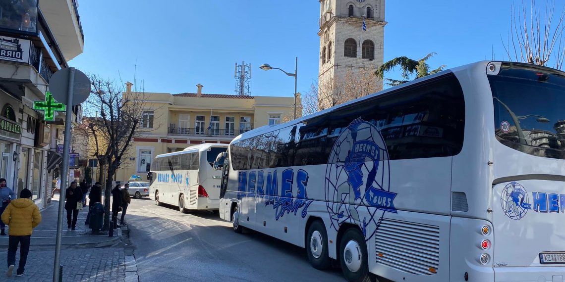 Διαμαρτυρία ιδιοκτητών τουριστικών γραφείων και λεωφορείων στην Κοζάνη- (VIDEO, φωτογραφίες)