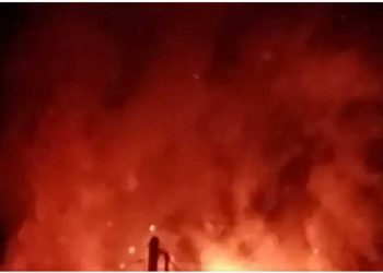 Φωτιά σε στέγη σπιτιού στο Λέχοβο