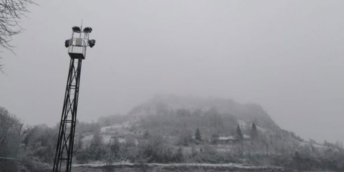 Ξεκίνησε η χιονόπτωση στο Νεστόριο – Φωτογραφίες & βίντεο
