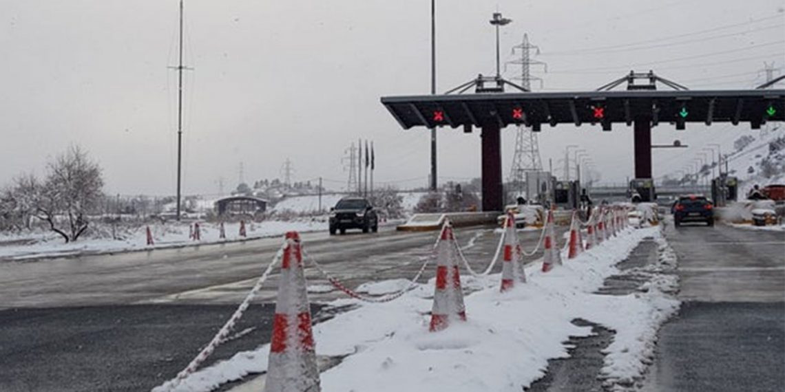 Η κατάσταση στο οδικό δίκτυο τώρα, στο ύψος των διοδίων Πολυμύλου (Βίντεο)