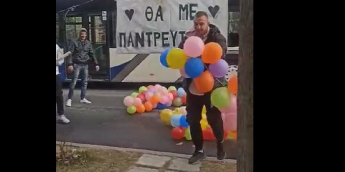 Πρόταση γάμου στον Περδίκκα από τον Γιώργο στην Άννα με πολλά μπαλόνια!!!-VIDEO