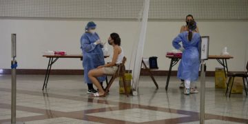 Γιατί το PCR test βγαίνει θετικό και το rapid test αρνητικό (εικόνα)