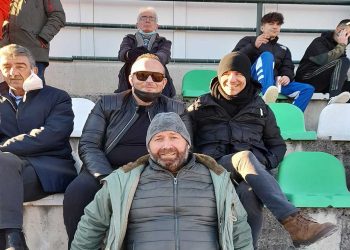 Στις κερκίδες του γηπέδου Γρεβενών για τον αγώνα της Κοζάνης και ο Σάκης Ρουβάς