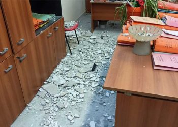 Τα αποτελέσματα του σεισμού στο κτήριο που στεγάζεται η Αποκεντρωμένη Διοίκηση στη Φλώρινα