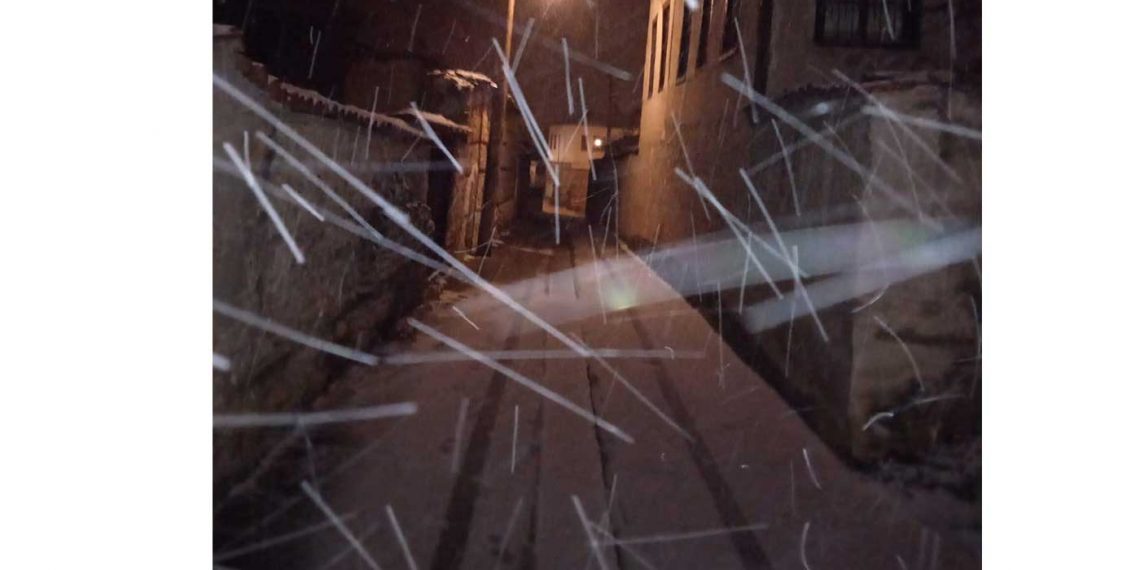 Εικόνα από τη χιονισμένη Σιάτιστα-ΤΩΡΑ