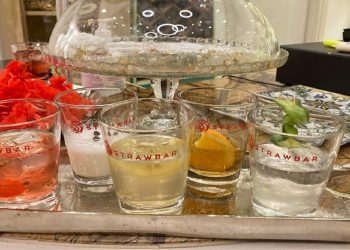 Φλώρινα: Το STRAWBAR, το νέο ποτό και το πρώτο στο είδος του, απόσταγμα από φράουλες, έκανε την πρώτη επίσημη εμφάνισή του