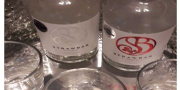 Το Επιμελητήριο Φλώρινας για την παρουσίαση του ποτού Strawbar, που γίνεται από απόσταγμα από φράουλες