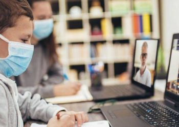 Υπ. Παιδείας: Με τηλεκπαίδευση αύριο το μάθημα στις περιοχές όπου θα μείνουν κλειστά τα σχολεία λόγω αποφάσεων δήμων – Τι θα γίνει με τα self test