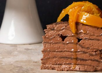 Τούρτα σοκολάτα με κρέπες από το Στέλιο Παρλιάρο