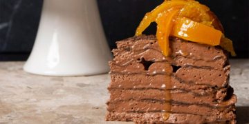 Τούρτα σοκολάτα με κρέπες από το Στέλιο Παρλιάρο