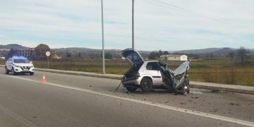 Σοβαρό τροχαίο ατύχημα στο δρόμο Κοζάνης-Κρόκου – ΙΧ έπεσε σε δέντρο-Στο Μαμάτσειο σε κρίσιμη κατάσταση ο 18χρονος οδηγός