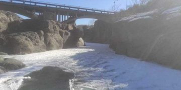 Πάγωσε ο Βενέτικος ποταμός στα Γρεβενά- Δείτε την ανάρτηση του Σάκη Αρναούτογλου