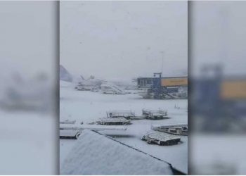 Κακοκαιρία «Ελπίς»: Ακυρώνονται πτήσεις εσωτερικού στο «Ελ. Βενιζέλος» – Εκχιονιστικά στον διάδρομο απογείωσης – προσγείωσης