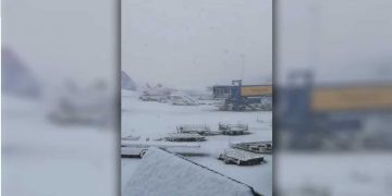 Κακοκαιρία «Ελπίς»: Ακυρώνονται πτήσεις εσωτερικού στο «Ελ. Βενιζέλος» – Εκχιονιστικά στον διάδρομο απογείωσης – προσγείωσης