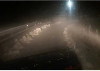 Πρωινός αποχιονισμός του δρόμου προς Παλαιογράτσανο (βίντεο)