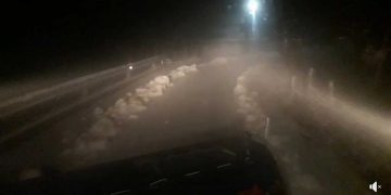 Πρωινός αποχιονισμός του δρόμου προς Παλαιογράτσανο (βίντεο)