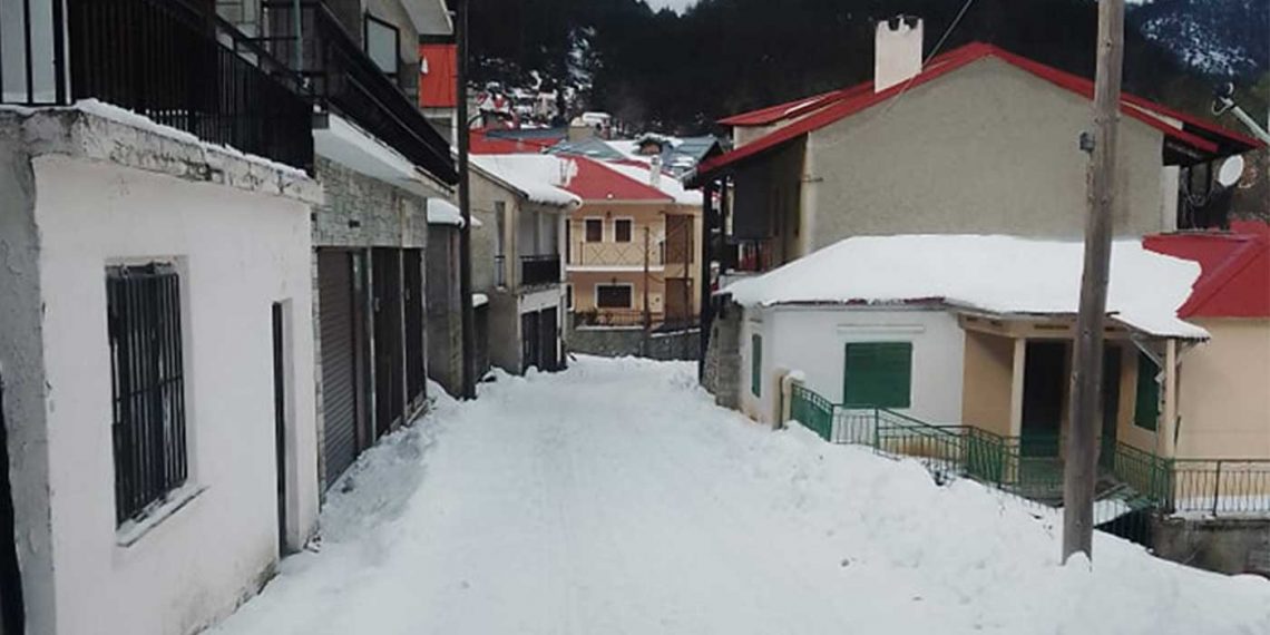 Υπέροχες εικόνες από τα χιονισμένα ορεινά χωριά των Γρεβενών (φώτο- βίντεο)