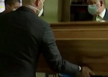 Την απόδοση δικαιοσύνης ζητούν οι συγγενείς δύο οικογενειών που τους έδωσαν λάθος νεκρούς να κηδέψουν στην Πτολεμαΐδα- Τι δήλωσαν στο Live News